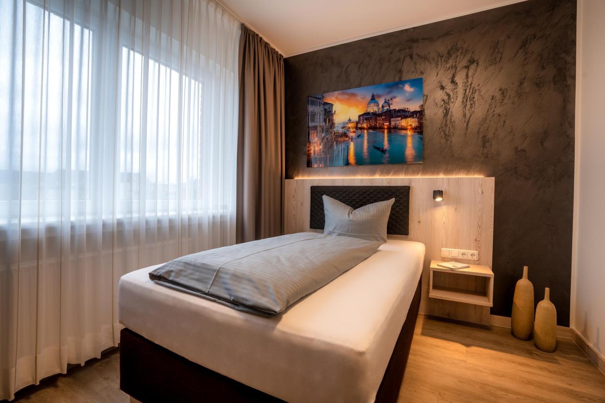 Hotel Monopol เกลเซนเคียร์เคน ภายนอก รูปภาพ