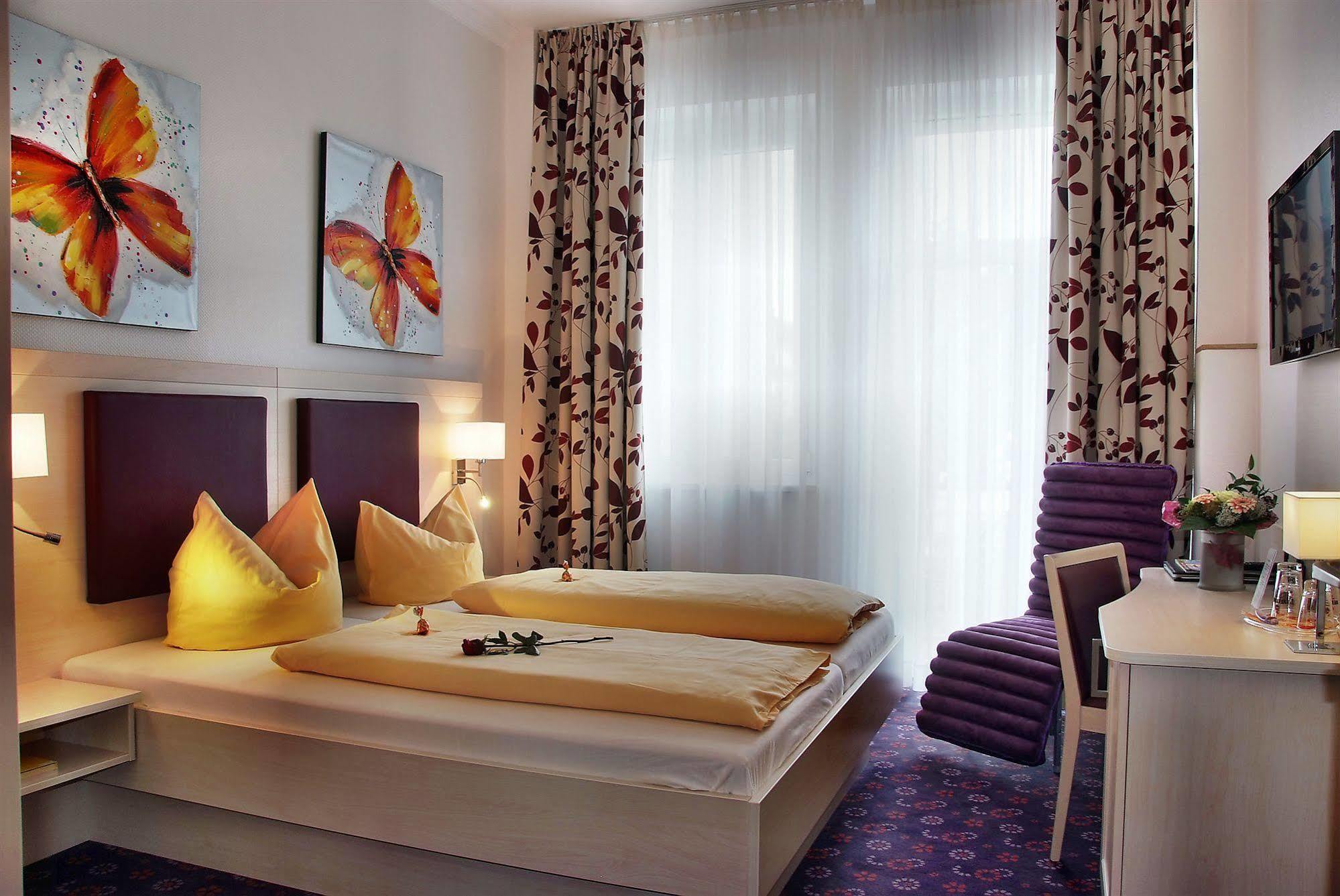 Hotel Monopol เกลเซนเคียร์เคน ภายนอก รูปภาพ