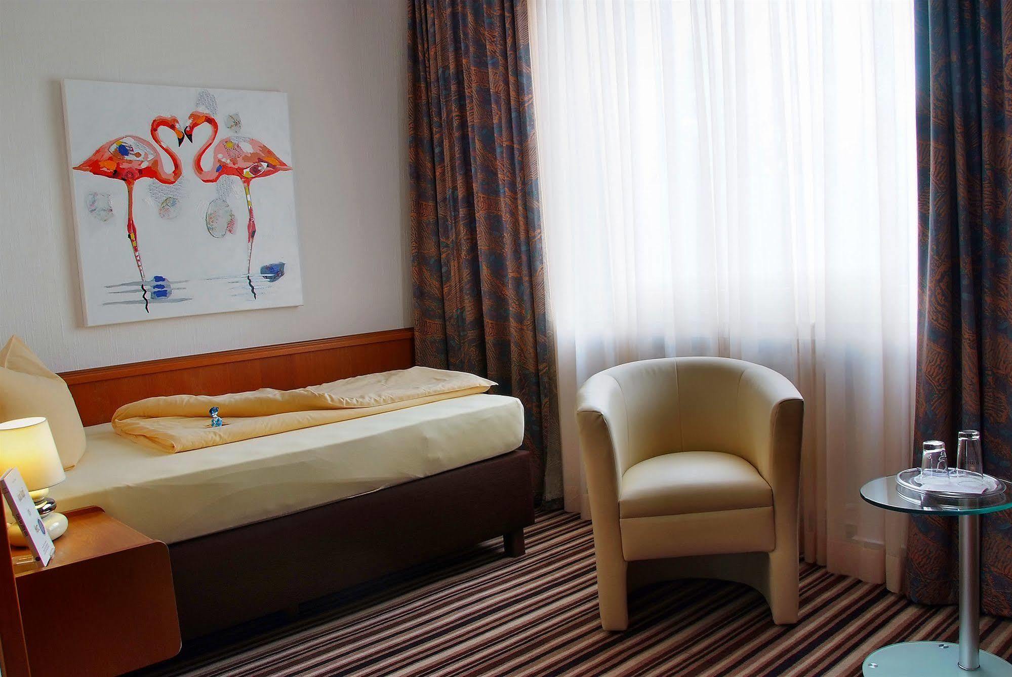 Hotel Monopol เกลเซนเคียร์เคน ภายนอก รูปภาพ