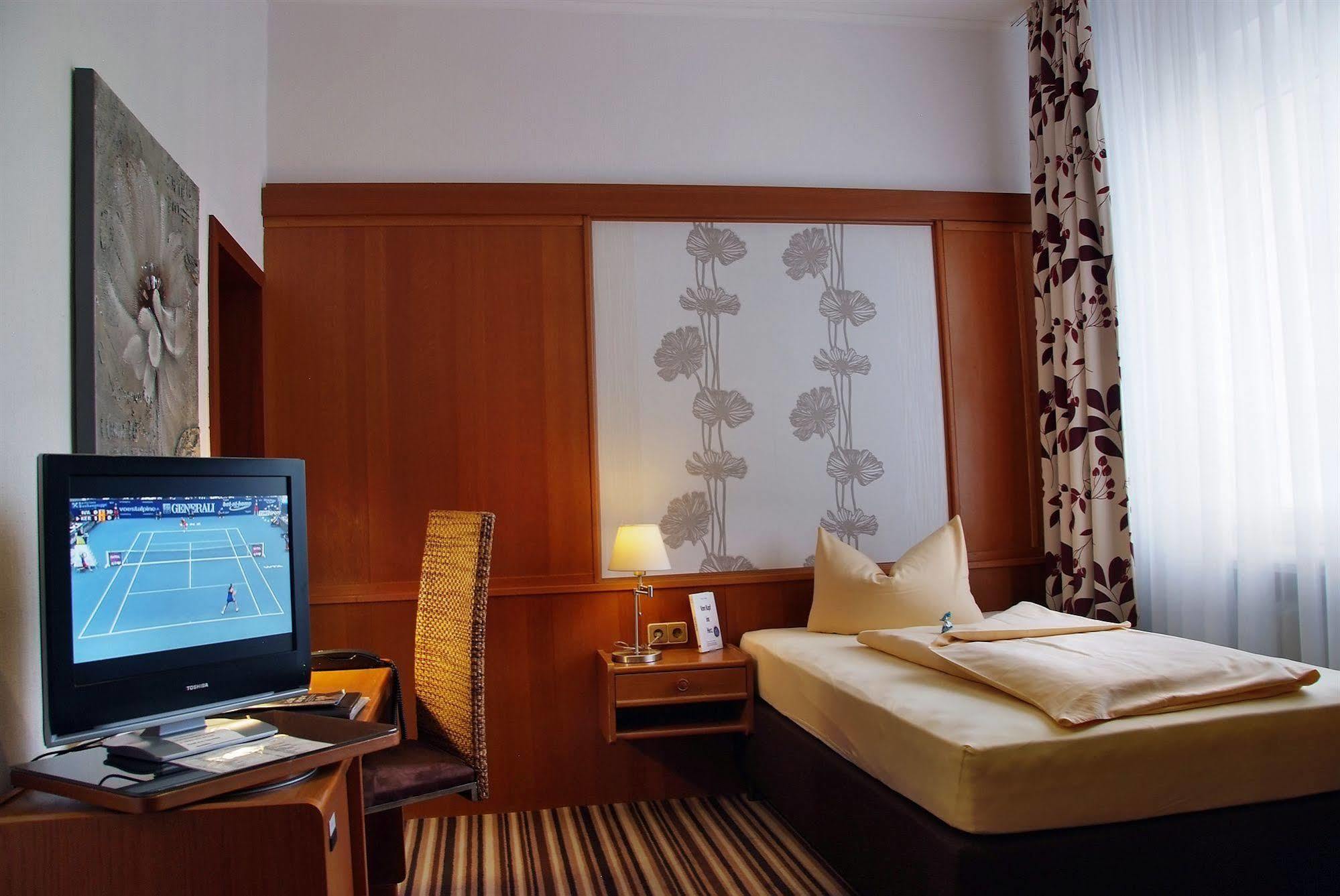 Hotel Monopol เกลเซนเคียร์เคน ภายนอก รูปภาพ